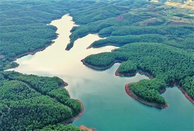 普洱旅游：湖光山色、云頂天池，景谷昔木水庫引人游！